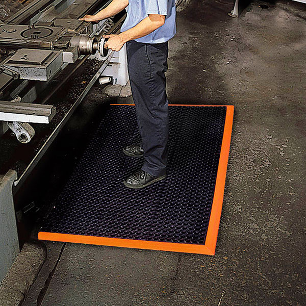 Safety Stance 549 olajálló, törmelékelvezető munkaszőnyeg extrém ipari környezetbe - Image 2